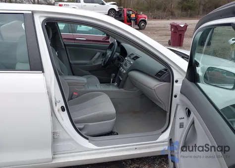 2011 Toyota Camry Le z USA, uszkodzony, nr VIN 4T1BF3EK8BU740714